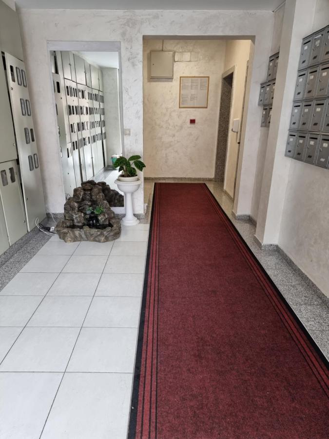 One Bedroom Centre Apartment Podgorica Luaran gambar